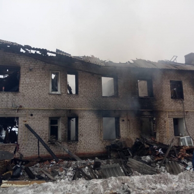 Жители сгоревшего 12-квартирного дома в Игре получат материальную помощь