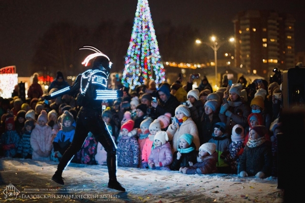 Огни главной новогодней ёлки Глазова зажгутся 24 декабря