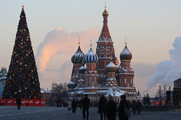 Более половины россиян выступают за отмену праздничных Новогодних мероприятий