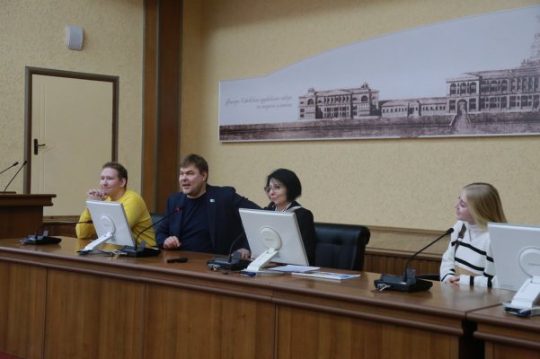 Школьники и студенты  могут узнать о работе депутатов Городской думы Ижевска 