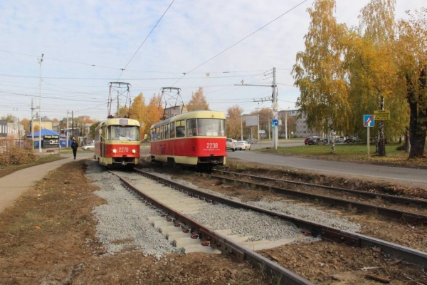 ​ИжГЭТ ремонтирует трамвайные пути на улице Серова в Ижевске