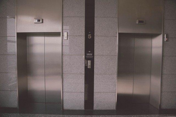 Удмуртия получит деньги на оплату замены лифтов в 45 жилых домах