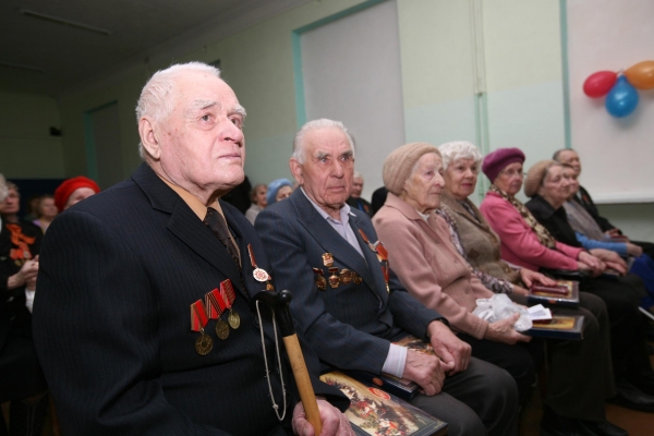 Более 1400 ветеранов ЧМЗ получат от предприятия материальную помощь к 75-летию Победы