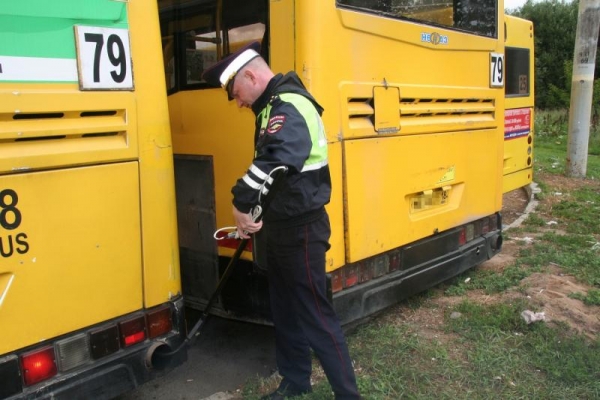 По вине водителей общественного транспорта и грузовиков в Ижевске произошло 51 ДТП