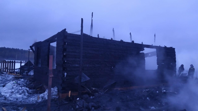 Многодетная семья спаслась на пожаре в Воткинском районе Удмуртии