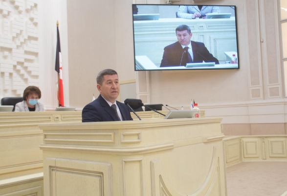 Эдуард Петров досрочно сложил полномочия депутата Госсовета