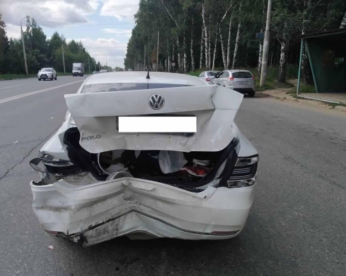 Трое взрослых и двое детей пострадали в столкновении двух автомобилей в Ижевске