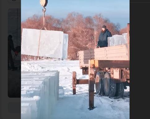 В Ижевске начали заготовку льда для строительства сказачного городка