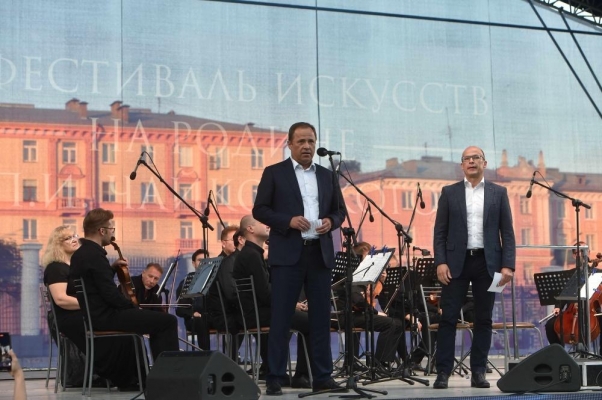 Игорь Комаров и главы регионов ПФО посетили 65-й фестиваль искусств «На родине П.И. Чайковского»