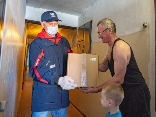 Восемь предприятий Глазова объединились для доставки продуктов на дом нуждающимся семьям