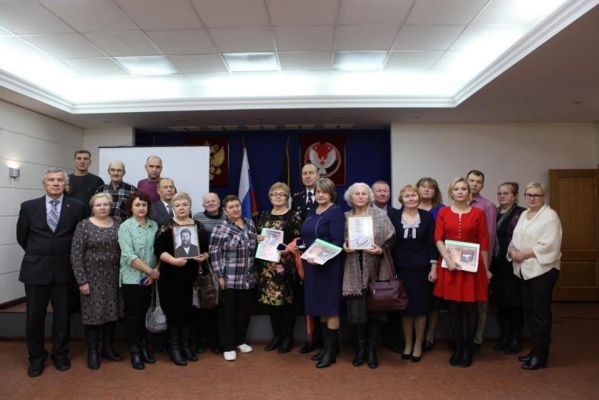 МВД Удмуртии передало медальоны погибших участников Великой Отечественной войны родственникам