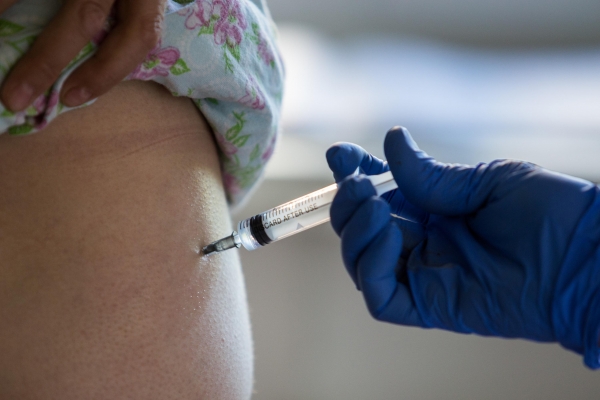 Правительство России предложило внести вакцинацию от коронавируса в национальный календарь прививок