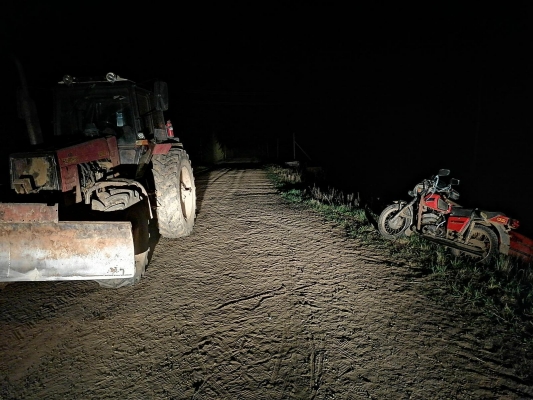 Мотоцикл протаранил трактор «Беларусь» в Удмуртии