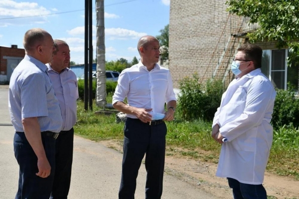 Александр Бречалов высоко оценил темпы вакцинации в Киясовском районе