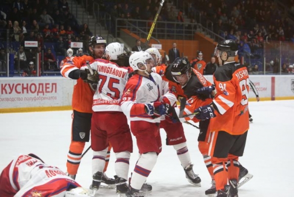 Хоккейный клуб «Ижсталь» потерпел 6-е поражение подряд, но заработал 1 очко