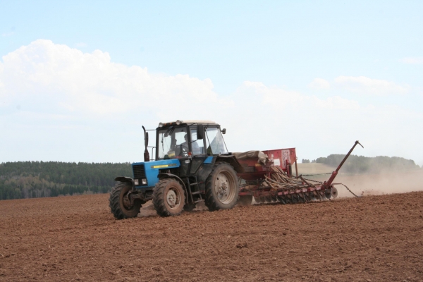 Сельхозпредприятия 23 районов Удмуртии выехали на полевые работы