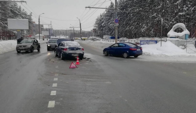 Шестилетний ребёнок пострадал при столкновении двух легковушек в Ижевске