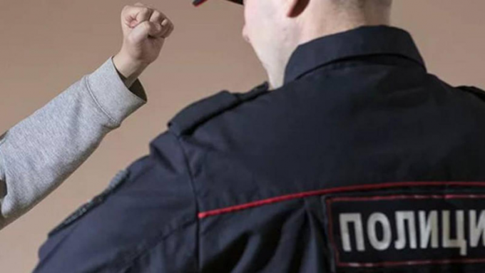 Жителю Глазова грозит 5 лет тюрьмы за насилие в отношении полицейского