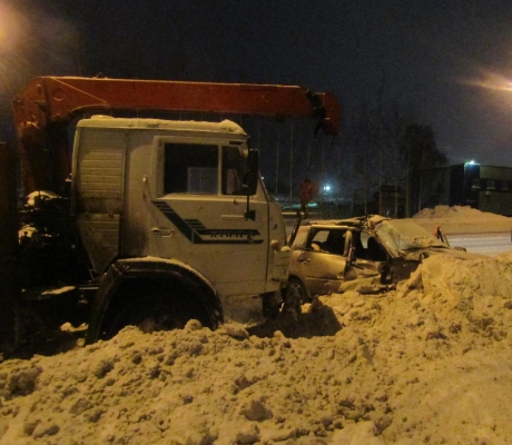 Пассажир автомобиля «Лада Гранта» погибла в ДТП с «КамАЗом» в Ижевске  