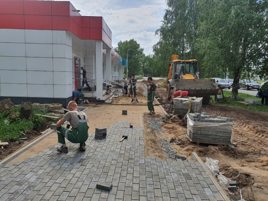 К августу в Ижевске обновят ведущие к школам и детсадам тротуары 