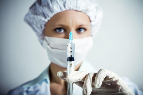Жители Ижевска попросили проверить законность отстранения от работы сотрудников без прививки