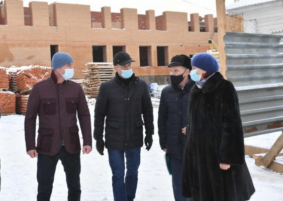 Глава Удмуртии проинспектировал строительство начальной школы в Селтах