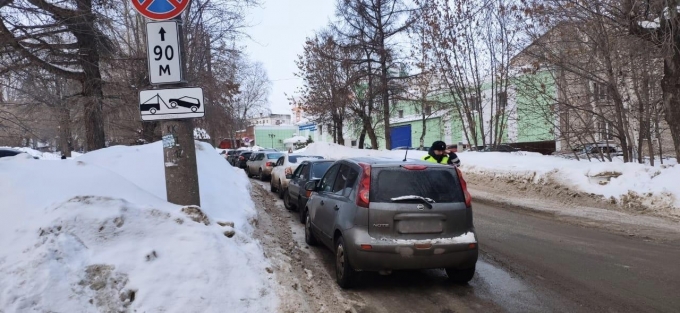 В Ижевске 49 водителей привлекли к ответственности за  парковку в запрещённых местах