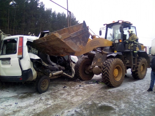 Водитель иномарки в Ижевске погиб после столкновения с трактором