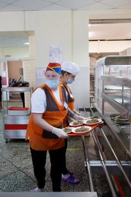 Почти 35 тысяч учеников начальных классов получают горячее питание в школах Ижевска