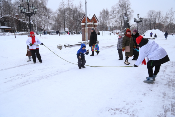 В Ижевске Рождественскими гуляниями завершился новогодний фестиваль «Вместе теплее»