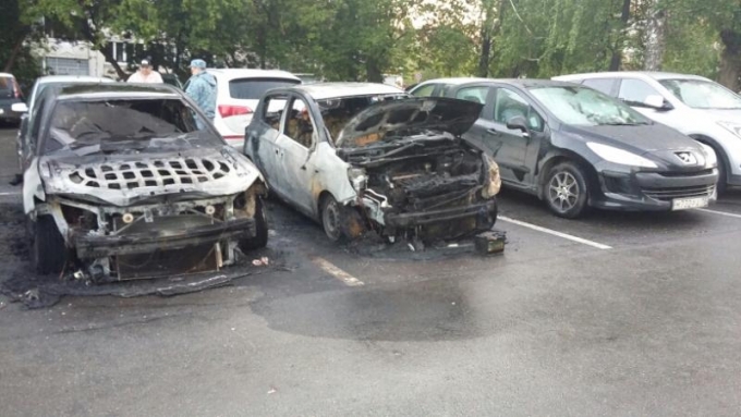 Два автомобиля сгорело в Ижевске в ночь на 28 мая