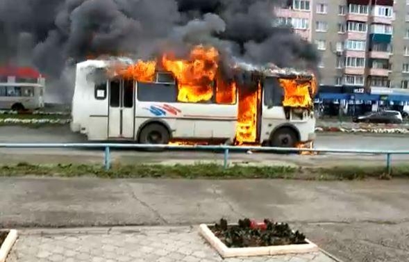 Маршрутный автобус с пассажирами загорелся в Сарапуле
