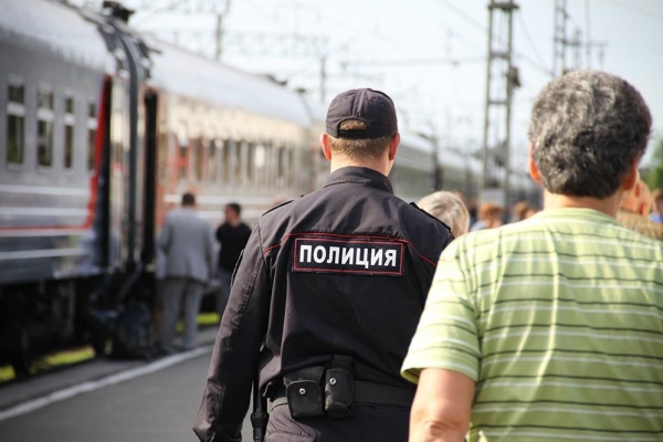 Неадекватную пассажирку поезда с наркотиками в сумке задержали в Удмуртии