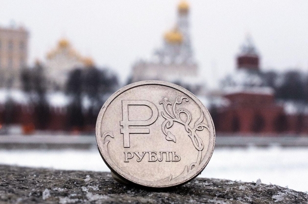 Рубль резко растет вопреки санкциям и угрозе «дефолта»