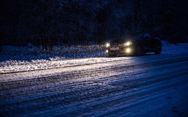 Водителей Удмуртии предупредили об ухудшении дорожной обстановки из-за снегопада