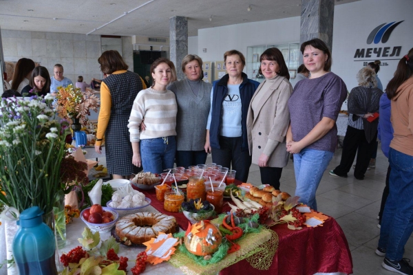 Ветераны завода «Ижсталь» провели выставку «Дары Осени»