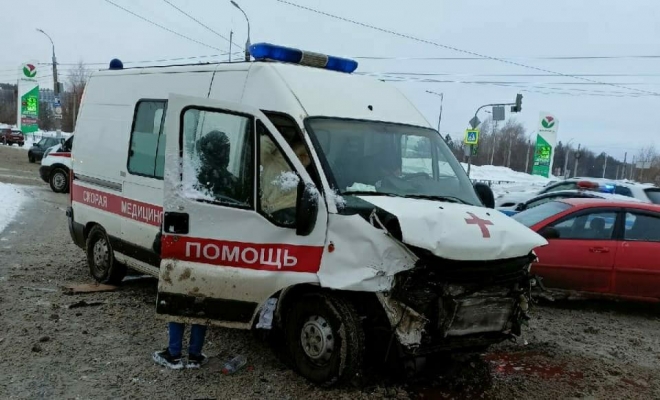 20 февраля в Ижевске произошло ДТП с участием скорой