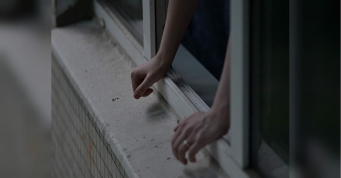 Уклоняющийся от уплаты алиментов житель Удмуртии выпрыгнул из окна здания суда