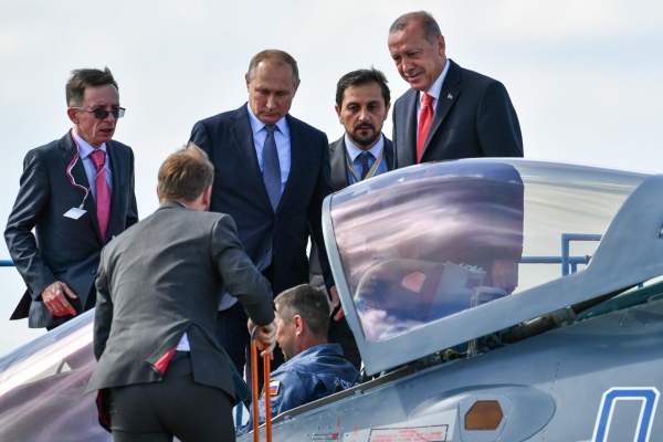 Экспортный вариант истребителя МиГ-35 представили Владимиру Путину 
