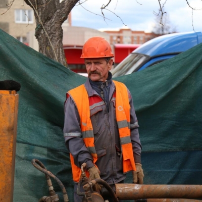 На улице Удмуртской в Ижевске строят новый водопровод