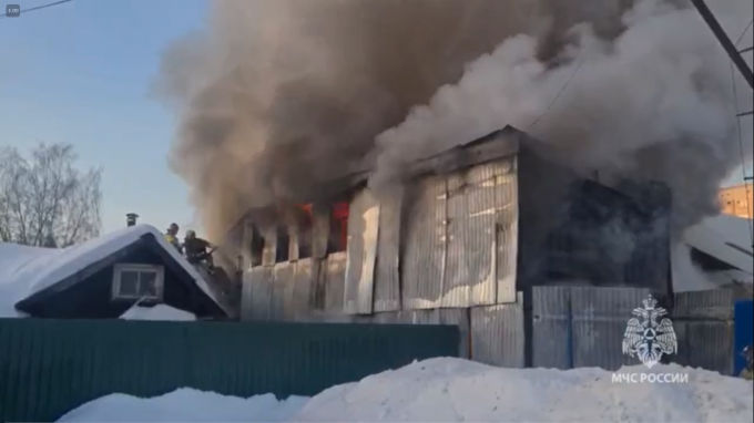 В Ижевске на ул. Чайковского сгорел гараж