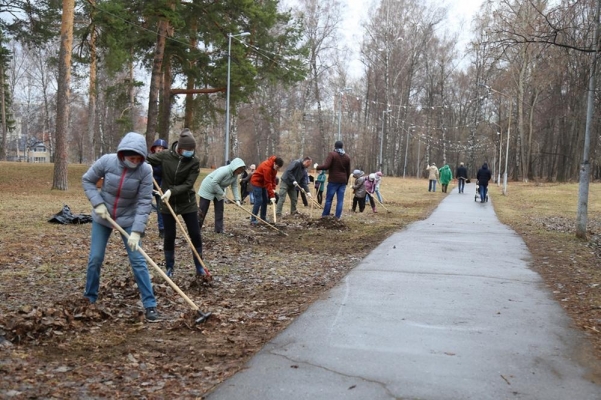 Парк «Березовая роща» в Ижевске привели в порядок в рамках субботника