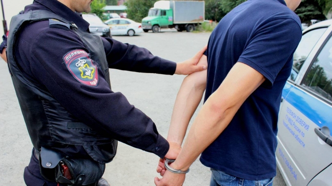 Ударившего полицейского гипсокартоном мужчину осудят в Ижевске