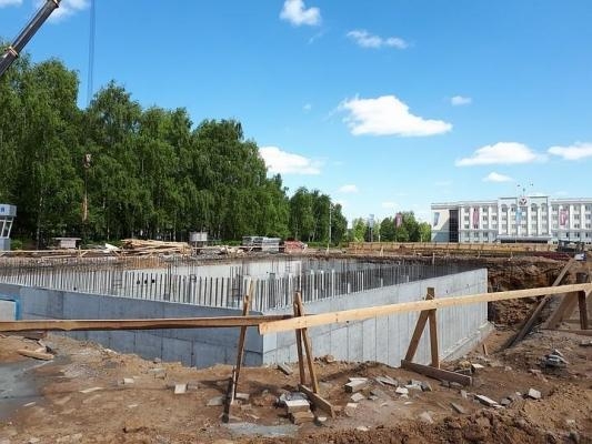Дату открытия сухого фонтана на Центральной площади Ижевска перенесут из-за дождей