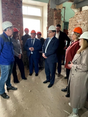 Андрей Исаев поверил ход реконструкции Глазовского филиала центра 