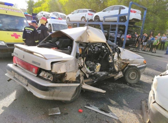 Молодой водитель устроил смертельное ДТП на улице Промышленной в Ижевске