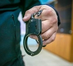 Директор ижевского кафе задержан по подозрению в грабеже посетительницы