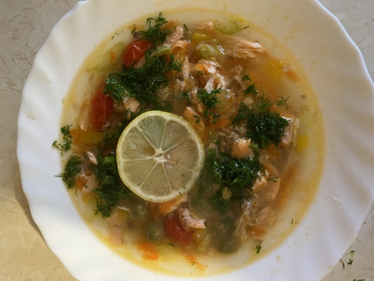Обед выходного дня: праздничный рыбный суп