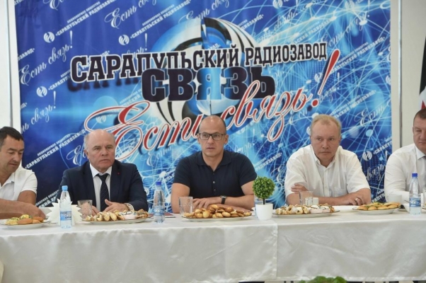 Александр Бречалов встретился с работниками Сарапульского радиозавода