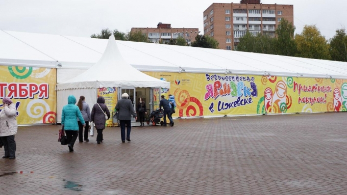 Организаторы ярмарки на Центральной площади Ижевска проигнорировали запрет на размещение павильона